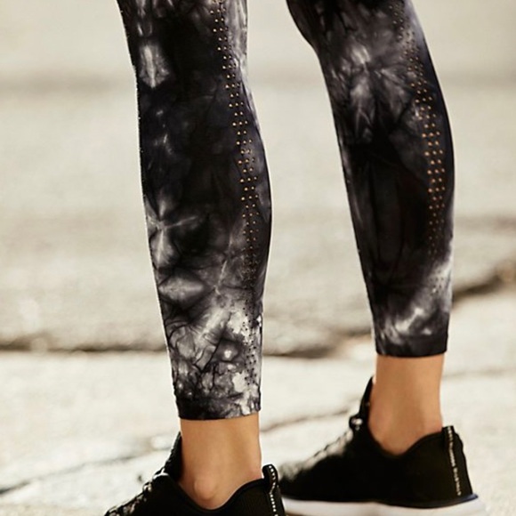 🌺Free peple Good karma blk or blue 7/8 legging - Picture 3 of 16